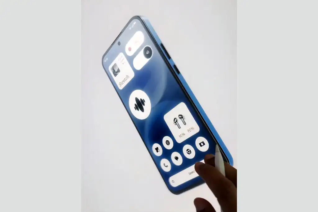 Nothing Phone 4b Display
